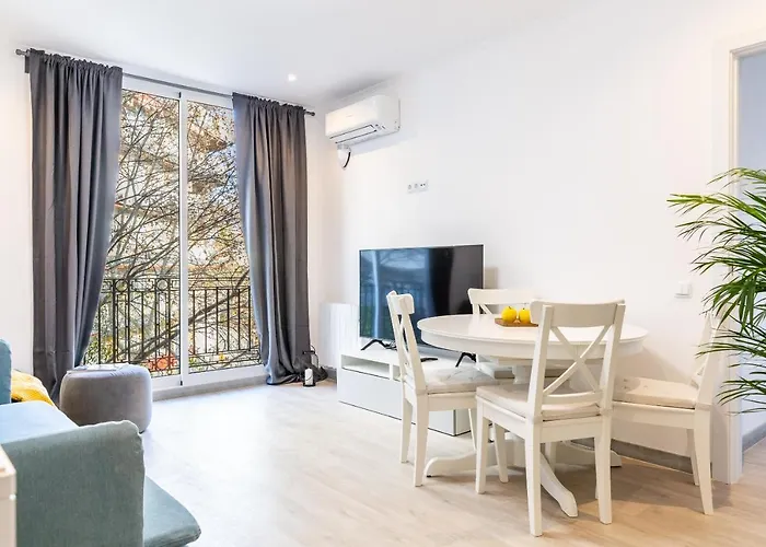 3Br - 2Bh Apartment With Nice Sagrada Familia Views